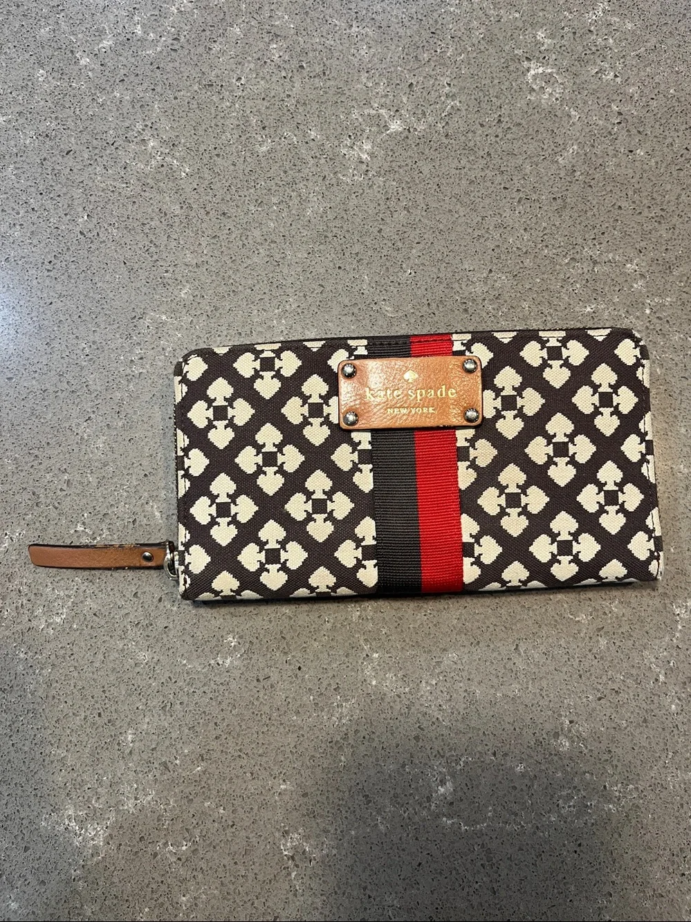 Kate Spade Neda Zip Around Brown & Red Printed Wallet